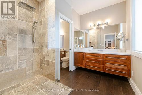 64 Park Avenue E, Burlington, ON - Indoor Photo Showing Bathroom