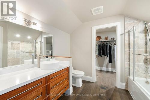 64 Park Avenue E, Burlington, ON - Indoor Photo Showing Bathroom