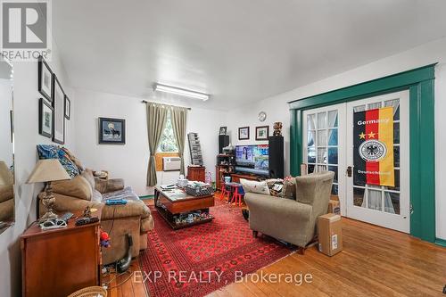 486 Main Street N, Brampton, ON - Indoor Photo Showing Living Room