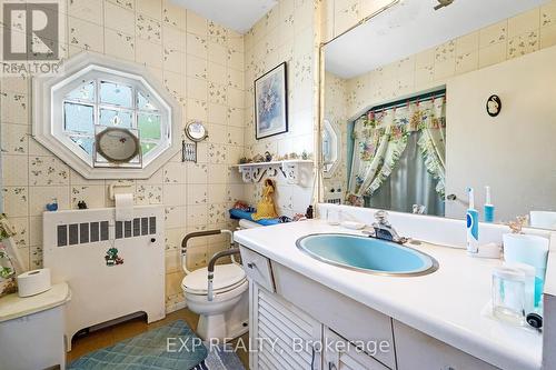 488 Main Street N, Brampton, ON - Indoor Photo Showing Bathroom