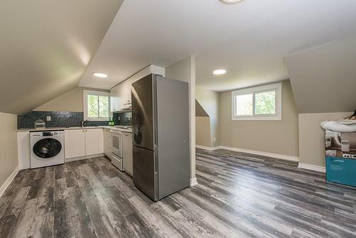 19 George Street, Richmond Hill, ON - Indoor Photo Showing Laundry Room