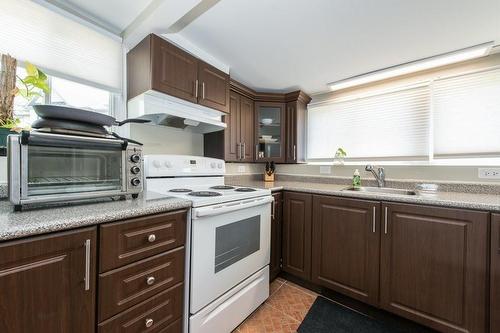 19 George Street, Richmond Hill, ON - Indoor Photo Showing Kitchen