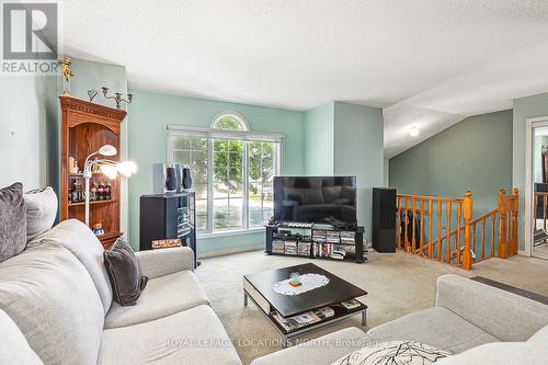 34 Reid Crescent, Collingwood, ON - Indoor Photo Showing Living Room