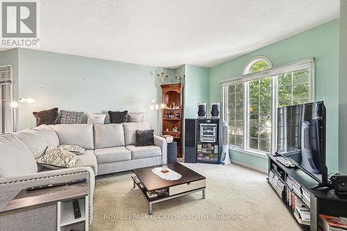 34 Reid Crescent, Collingwood, ON - Indoor Photo Showing Living Room