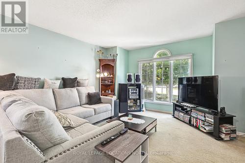 34 Reid Crescent, Collingwood, ON - Indoor Photo Showing Living Room