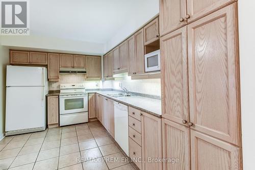 315 - 2500 Rutherford Road, Vaughan, ON - Indoor Photo Showing Kitchen With Double Sink