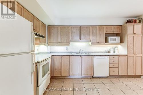 315 - 2500 Rutherford Road, Vaughan, ON - Indoor Photo Showing Kitchen With Double Sink