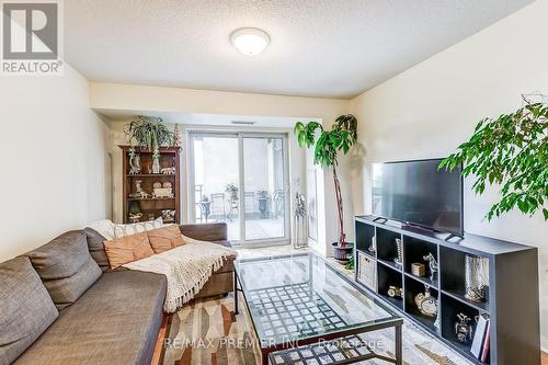 315 - 2500 Rutherford Road, Vaughan, ON - Indoor Photo Showing Living Room