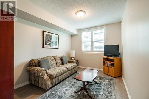 205 - 2500 Rutherford Road, Vaughan, ON - Indoor Photo Showing Living Room