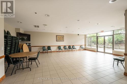 205 - 2500 Rutherford Road, Vaughan, ON - Indoor