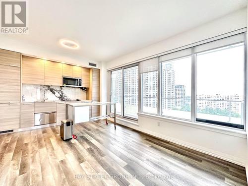 1502 - 75 Canterbury Place, Toronto, ON - Indoor Photo Showing Kitchen