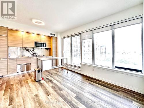 1502 - 75 Canterbury Place, Toronto, ON - Indoor Photo Showing Kitchen