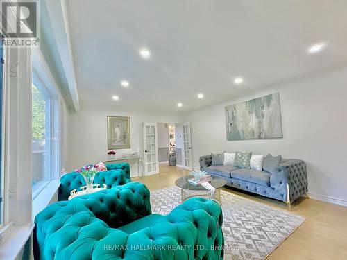 16 Gaspe Road, Toronto (Bayview Woods-Steeles), ON - Indoor Photo Showing Living Room