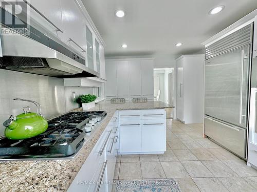 16 Gaspe Road, Toronto (Bayview Woods-Steeles), ON - Indoor Photo Showing Kitchen With Upgraded Kitchen