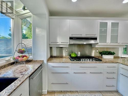 16 Gaspe Road, Toronto (Bayview Woods-Steeles), ON - Indoor Photo Showing Kitchen With Upgraded Kitchen