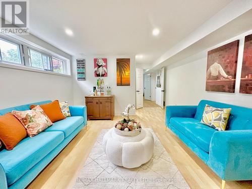 16 Gaspe Road, Toronto (Bayview Woods-Steeles), ON - Indoor Photo Showing Living Room