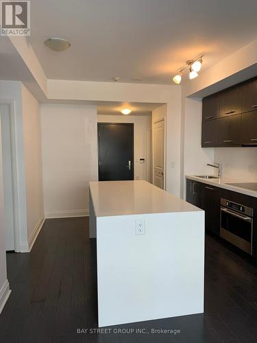1011 - 1080 Bay Street, Toronto, ON - Indoor Photo Showing Kitchen