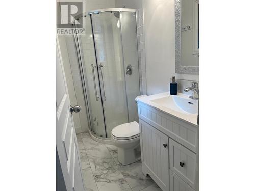 2103 Valleyview Drive, Kamloops, BC - Indoor Photo Showing Bathroom