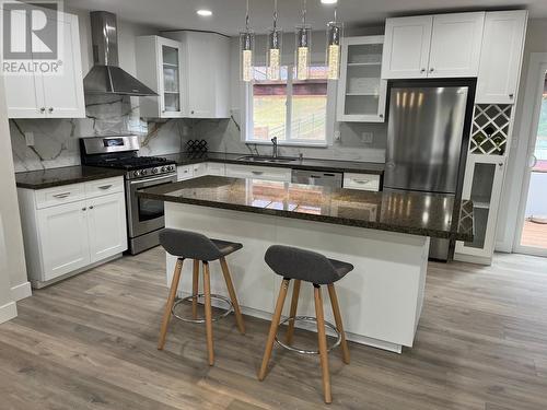 2103 Valleyview Drive, Kamloops, BC - Indoor Photo Showing Kitchen With Stainless Steel Kitchen With Upgraded Kitchen