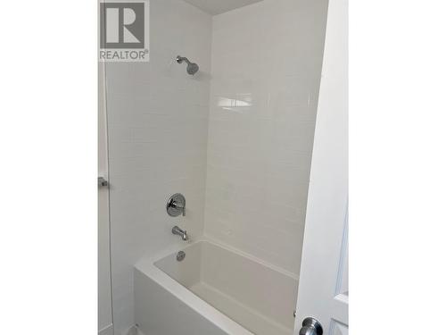 2103 Valleyview Drive, Kamloops, BC - Indoor Photo Showing Bathroom