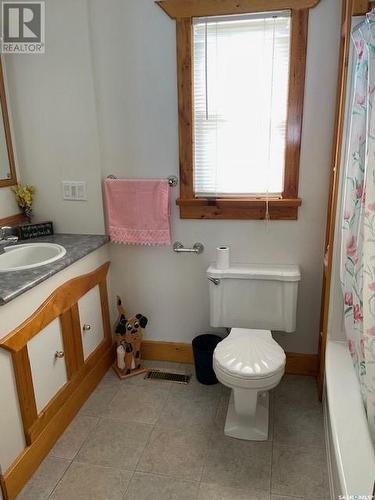 216 4Th Avenue W, Canora, SK - Indoor Photo Showing Bathroom