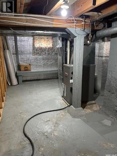 216 4Th Avenue W, Canora, SK - Indoor Photo Showing Basement