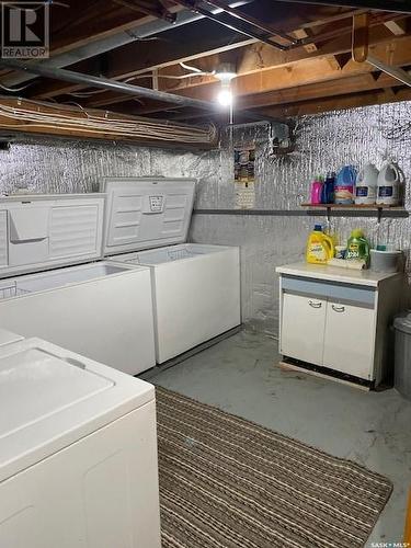 216 4Th Avenue W, Canora, SK - Indoor Photo Showing Laundry Room