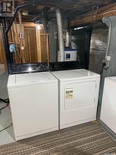 216 4Th Avenue W, Canora, SK - Indoor Photo Showing Laundry Room