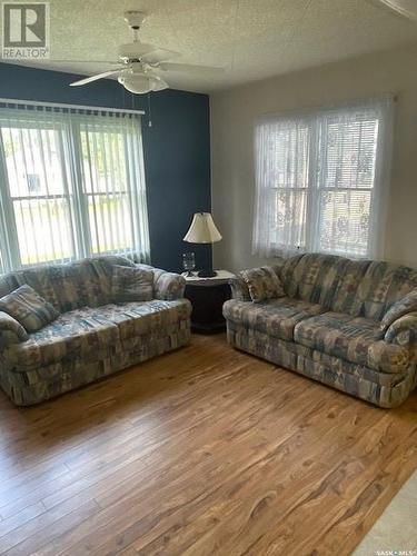 216 4Th Avenue W, Canora, SK - Indoor Photo Showing Living Room