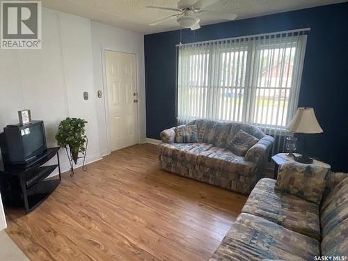 216 4Th Avenue W, Canora, SK - Indoor Photo Showing Living Room