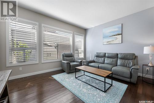 8833 Herman Crescent, Regina, SK - Indoor Photo Showing Living Room