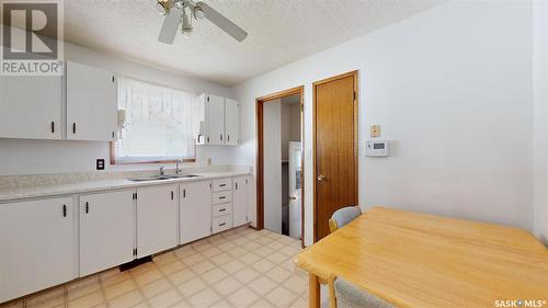 1445 Ellice Street, Regina, SK - Indoor Photo Showing Kitchen With Double Sink