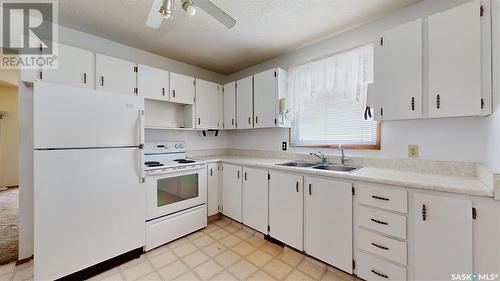 1445 Ellice Street, Regina, SK - Indoor Photo Showing Kitchen With Double Sink