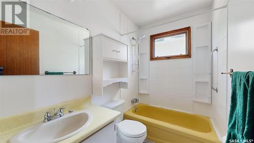 1445 Ellice Street, Regina, SK - Indoor Photo Showing Bathroom