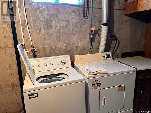 1445 Ellice Street, Regina, SK - Indoor Photo Showing Laundry Room