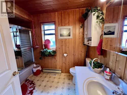 2600 Spout Lake Road, Lac La Hache, BC - Indoor Photo Showing Bathroom