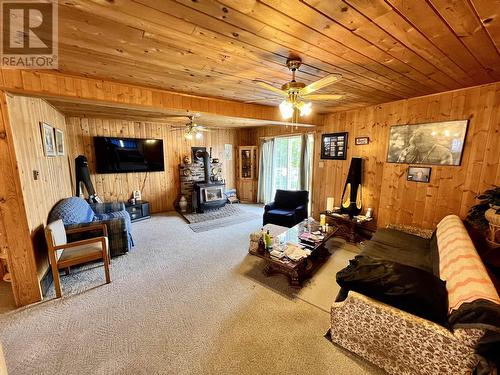 2600 Spout Lake Road, Lac La Hache, BC - Indoor