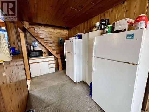 2600 Spout Lake Road, Lac La Hache, BC - Indoor Photo Showing Kitchen