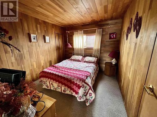 2600 Spout Lake Road, Lac La Hache, BC - Indoor Photo Showing Bedroom