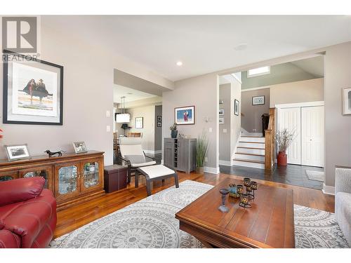 4537 Lansdowne Road, Armstrong, BC - Indoor Photo Showing Living Room