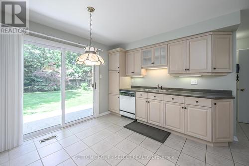 11 Conifer Crescent, London, ON - Indoor Photo Showing Kitchen