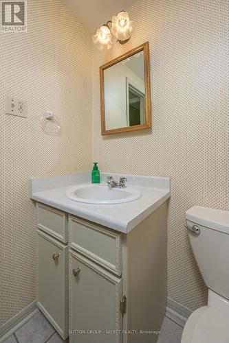 11 Conifer Crescent, London, ON - Indoor Photo Showing Bathroom