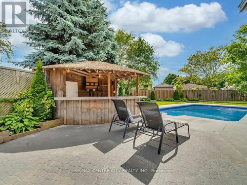 7 Cluney Place, London, ON - Outdoor With In Ground Pool With Backyard