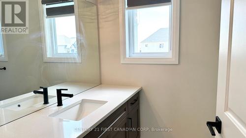 1818 Finley Crescent, London, ON - Indoor Photo Showing Bathroom