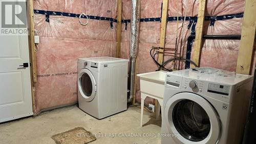 1818 Finley Crescent, London, ON - Indoor Photo Showing Laundry Room