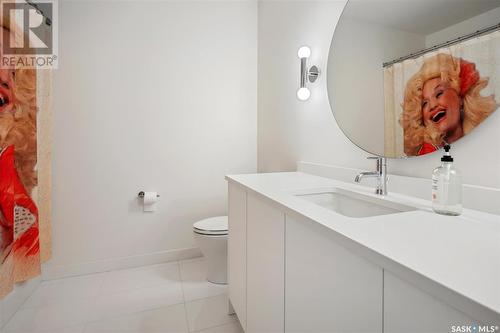 512 Bate Crescent, Saskatoon, SK - Indoor Photo Showing Bathroom