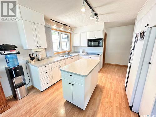 211 Ash Drive, Weyburn, SK - Indoor Photo Showing Kitchen