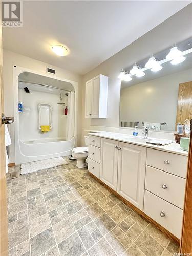 211 Ash Drive, Weyburn, SK - Indoor Photo Showing Bathroom