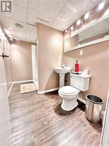 211 Ash Drive, Weyburn, SK - Indoor Photo Showing Bathroom