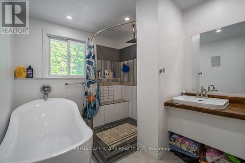 29 Helen Drive, Kawartha Lakes, ON - Indoor Photo Showing Bathroom